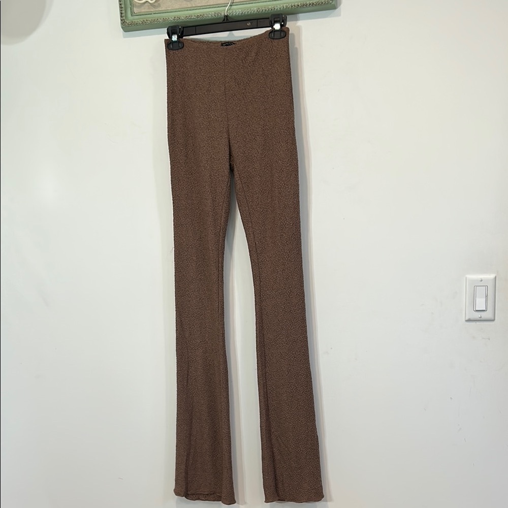Naked Wardrobe textured taupe Flared stretch Pants women’s size medium lounge - Picture 6 of 7